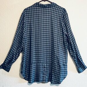 Women’s Longsleeves With Front Button Up And Back Buttons. New With Tags